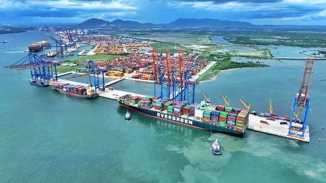 Lanh dao Gemadept o at mua vao 2,5 trieu co phieu GMD