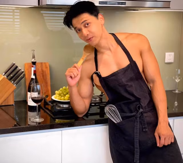 Vẻ lịch lãm, đẹp trai của Chủ tịch Ngân hàng ACB Trần Hùng Huy - Hình 4 Ve lich lam, dep trai cua Chu tich Ngan hang ACB Tran Hung Huy-Hinh-4