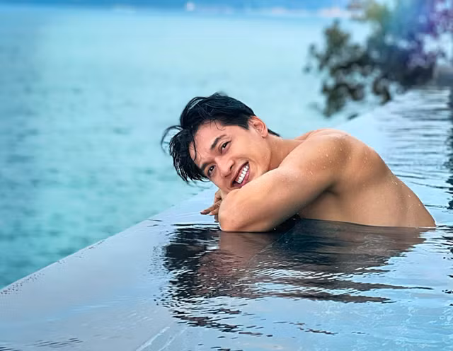Vẻ lịch lãm, đẹp trai của Chủ tịch Ngân hàng ACB Trần Hùng Huy - Hình 8 Ve lich lam, dep trai cua Chu tich Ngan hang ACB Tran Hung Huy-Hinh-8