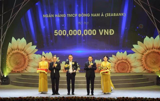 SeABank duoc vinh danh trong Top 100 Doanh nghiep ben vung Viet Nam-Hinh-2