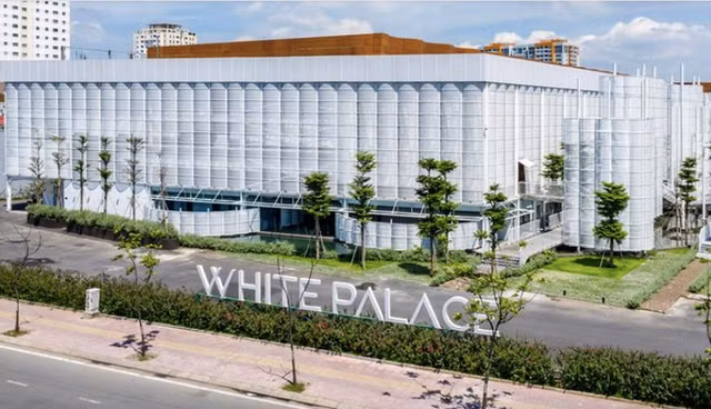 Ông chủ White Palace vừa bị UBCKNN phạt 92,5 triệu đồng Ong chu White Palace vua bi UBCKNN phat 92,5 trieu dong