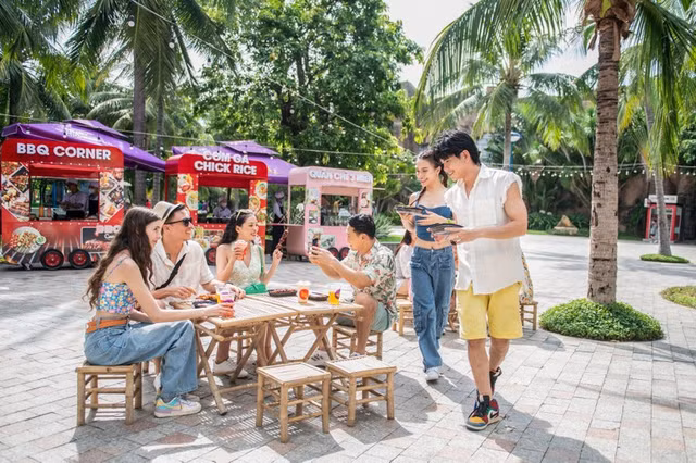 8Wonder mở bán vé - công bố dàn sao Việt biểu diễn cùng Charlie Puth - Hình 2 8Wonder mo ban ve - cong bo dan sao Viet bieu dien cung Charlie Puth-Hinh-2