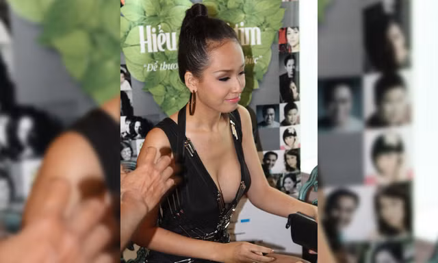 Khoe vòng 1 khủng, Mai Phương Thúy diện váy xẻ sâu suýt 'lộ hàng' - Hình 8 Khoe vong 1 khung, Mai Phuong Thuy dien vay xe sau suyt 'lo hang'-Hinh-8