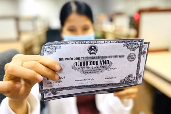 FiinRatings: Nhom bat dong san chiu ap luc hon 16.500 ty trai phieu dao han