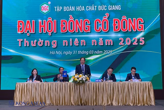 Chu tich Duc Giang khuyen co dong 'giu hang', dau tu BDS la ngoai le