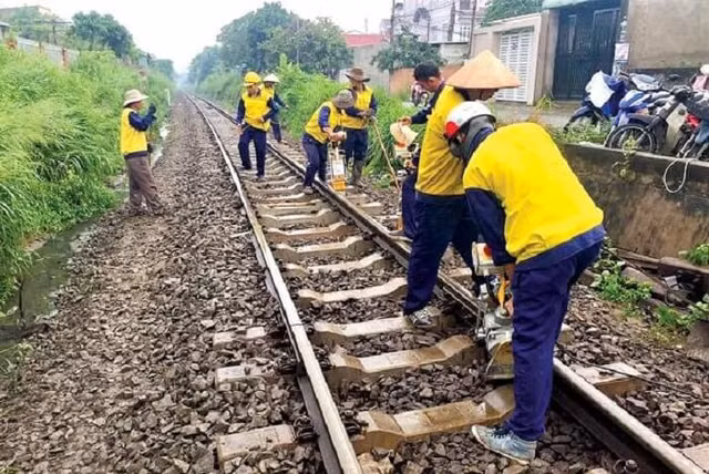 Duong sat Sai Gon trung lien tiep 2 goi sua chua duong sat hon 35 ty