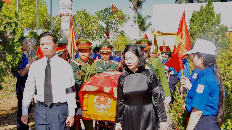 Lễ an táng 30 hài cốt liệt sĩ tại Quảng Trị nhấn mạnh truyền thống yêu nước