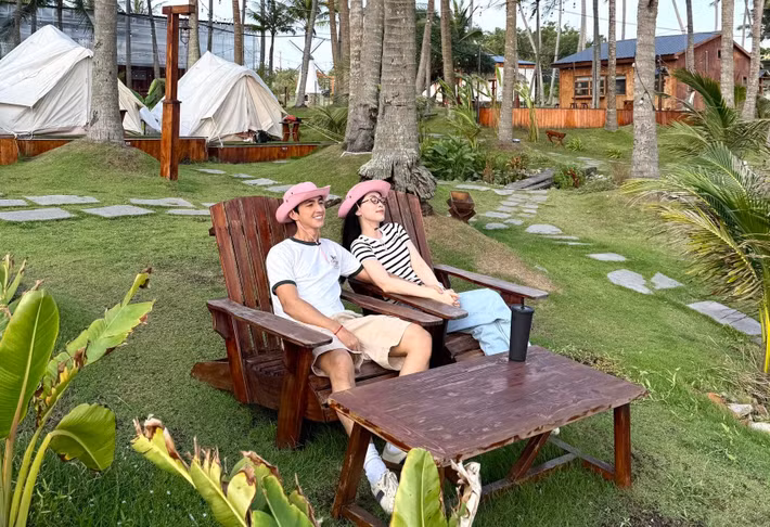 Phương Nga từng hài hước nhắn nhủ Bình An: "Năm mới tới nơi rồi không được nhiễu sự với tôi nữa nha". Ảnh: FB Bình An.