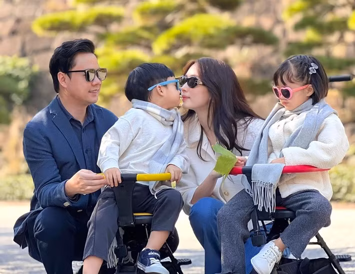 Đặng Thu Thảo chia sẻ trên Znews, bé Sophie tính cách dịu dàng, ngoan và hiểu chuyện, còn bé Liam được nhận xét vui vẻ, hoạt bát. Ảnh: FB Thu Thảo.