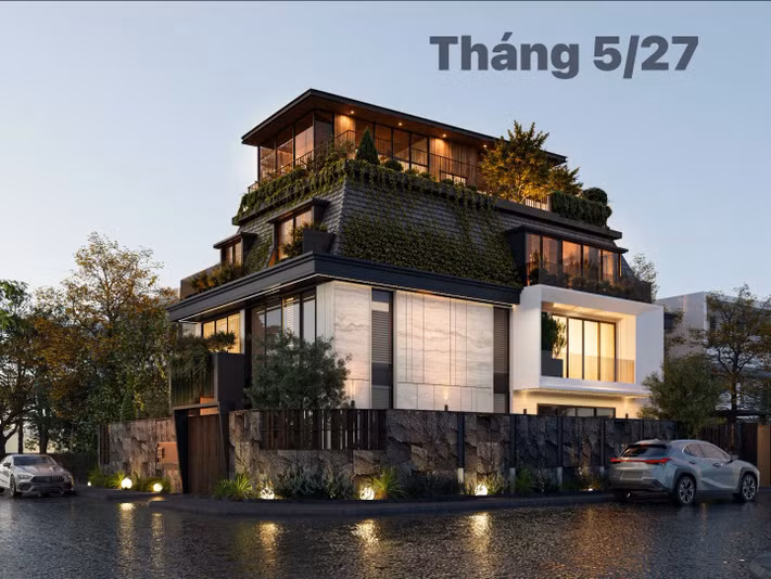 Biệt thự mới của Đàm Vĩnh Hưng được thiết kế theo phong cách hiện đại, với các tầng giật cấp, mái dốc màu xám, tường ốp đá sáng màu và nhiều mảng kính lớn. Cây xanh được bố trí từ sân vườn đến ban công và mái nhà, tạo sự kết nối với thiên nhiên.