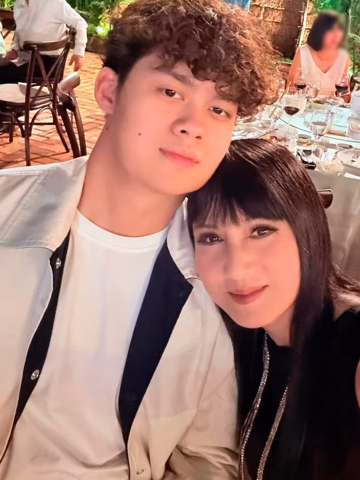 Theo Hiền Mai, Tony coi chuyên ngành sáng tác nhạc phim chuyên nghiệp là môn học phụ. Ảnh: FB Hiền Mai.