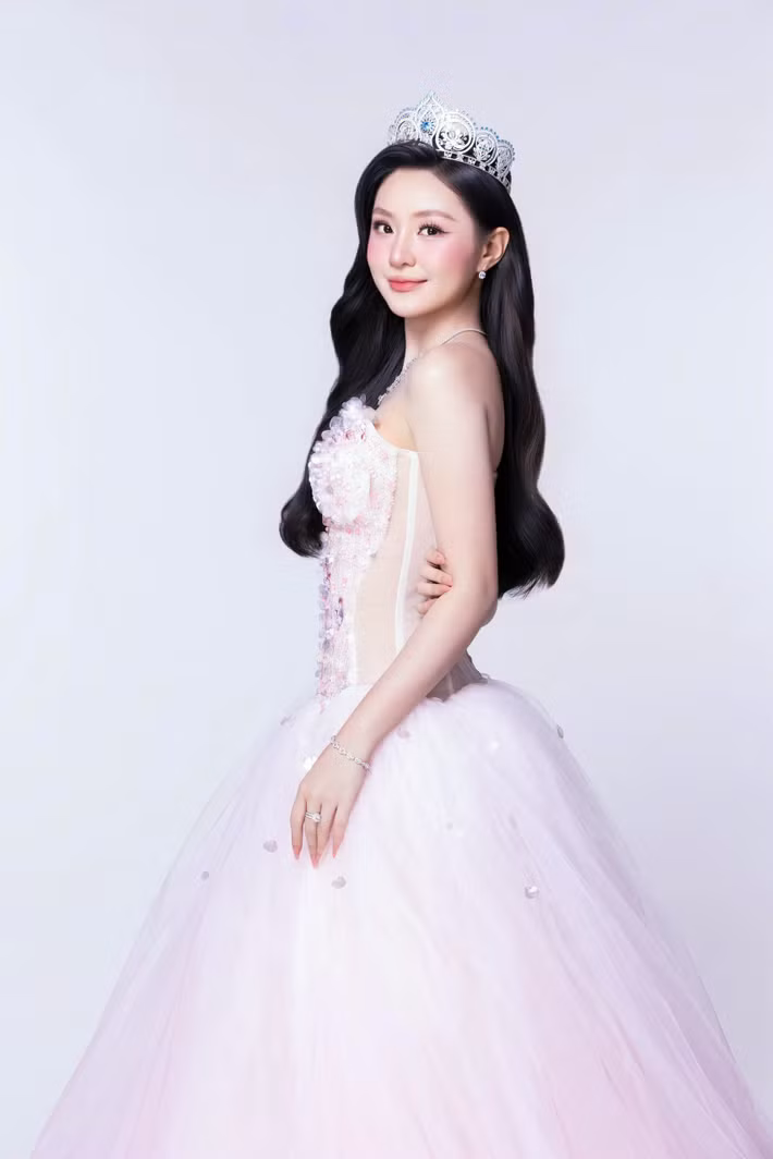 Trong bộ ảnh profile được ban tổ chức Miss International đăng tải, Lê Phương Khánh Như gây thiện cảm nhờ vẻ đẹp trong trẻo, ngọt ngào.