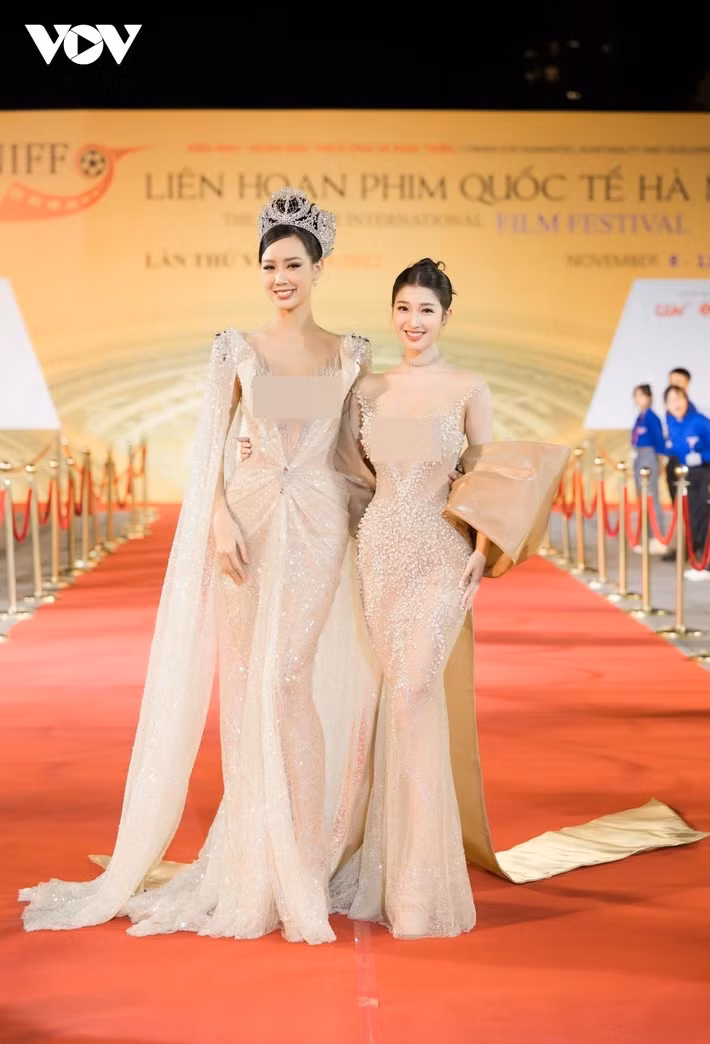 "Gửi em bé Phương Nhi. Hôm nay không còn là cô á hậu nhỏ hay thẹn thùng ngày nào nữa, mà em đã là cô dâu xinh đẹp nhất, rạng rỡ nhất trong chương mới của cuộc đời mình", Bảo Ngọc viết. Ảnh: VOV.