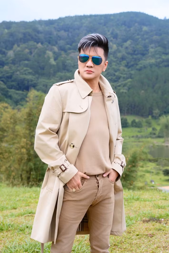Nam ca sĩ cho biết lịch biểu diễn vẫn kín, chủ yếu vào cuối tuần. Việc kinh doanh cà phê được triển khai song song với hoạt động nghệ thuật.