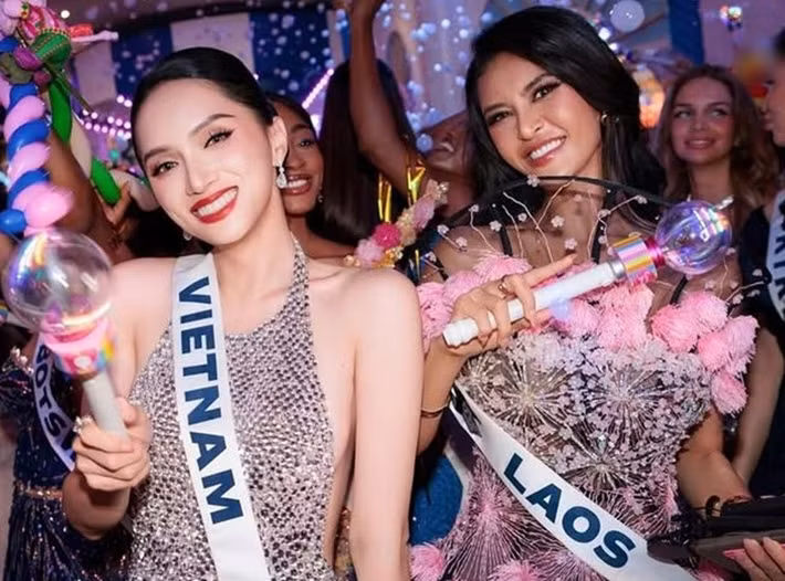 Đại diện Việt Nam giao lưu với nhiều thí sinh ở cuộc thi như Lào, Campuchia, Thái Lan. Ảnh: Galaxy Queen.