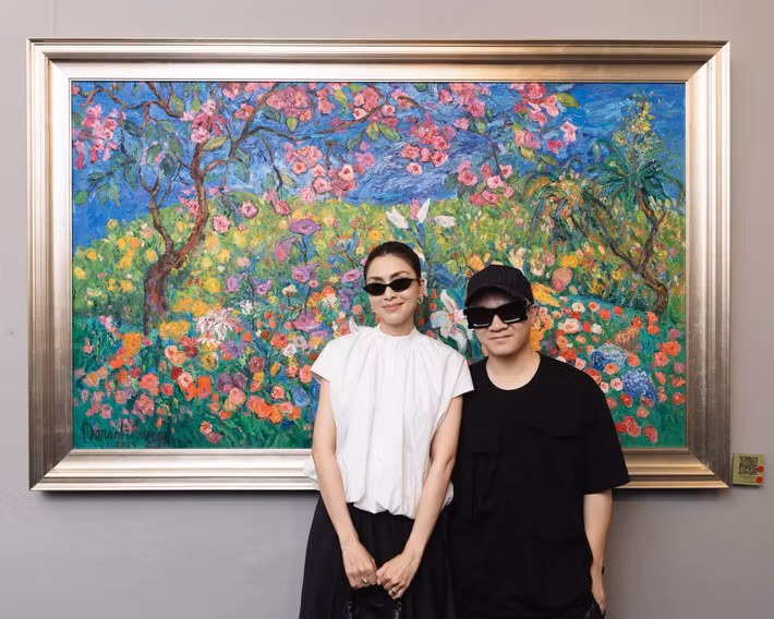 Trước cuộc gặp tại triển lãm, Đỗ Mạnh Cường nhiều lần nhắc đến Tăng Thanh Hà khi cô trở lại đóng phim sau thời gian dài vắng bóng. Cụ thể, khi biết nữ diễn viên nhận lời tham gia “Hoàng hậu cuối cùng”, anh rất vui và nhận định điện ảnh là nơi cô “thuộc về và tỏa sáng”. Ảnh: FB Tăng Thanh Hà.