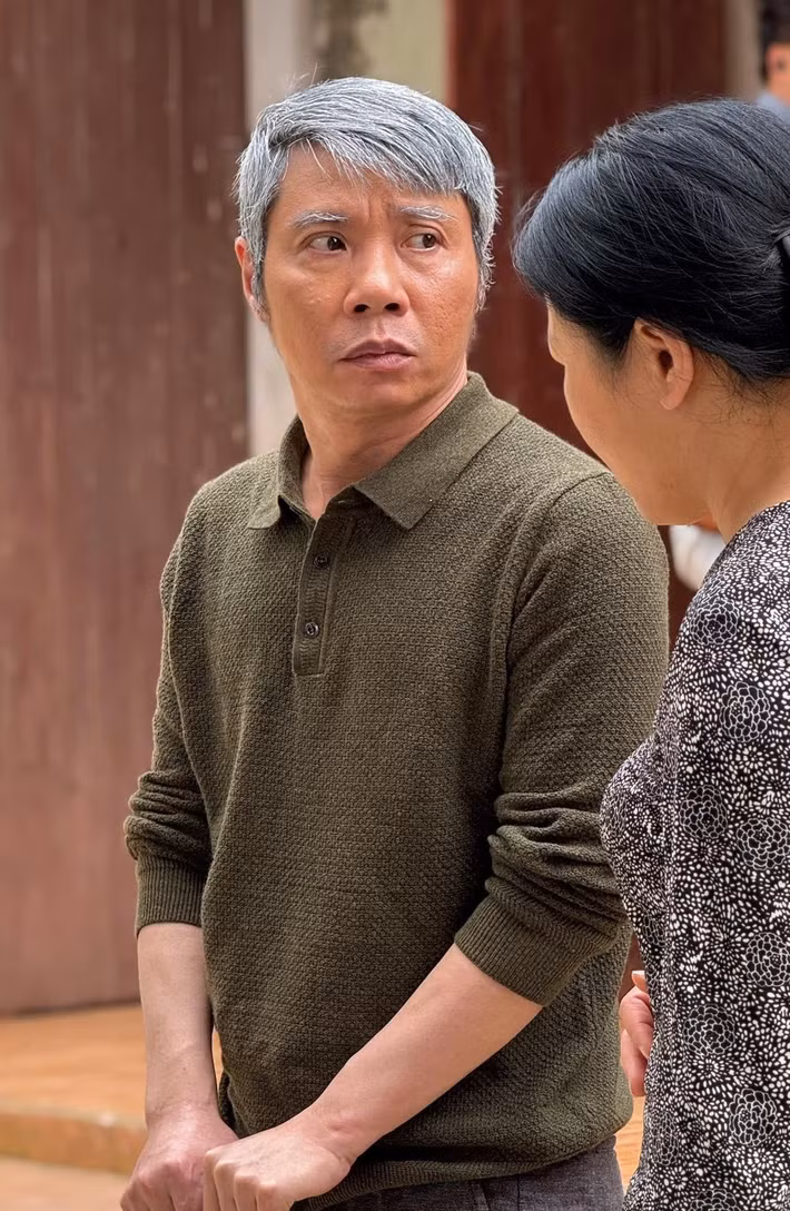 Các vai diễn của Công Lý trong Trạm cứu hộ trái tim, Cha tôi, người ở lại, Gia đình mình vui bất thình lình sau khi sức khoẻ của anh ổn định luôn nhận được sự chú ý của khán giả. Ảnh: FB Ngọc Hà.