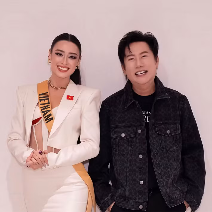 Trong hành trình tại Miss Grand International 2026, Emoura Phạm nhận được sự quan tâm từ khán giả trong nước và quốc tế. Người hâm mộ dành nhiều bình luận cho màn trình diễn bikini và dạ hội của đại diện Việt Nam.