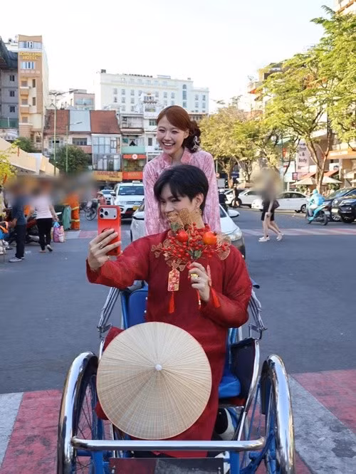Uyển Ân – Pháp Kiều thường xuyên đồng hành cùng nhau trong những chuyến đi chơi, du xuân, chia sẻ nhiều khoảnh khắc đời thường gần gũi. Ảnh: FB Uyển Ân.