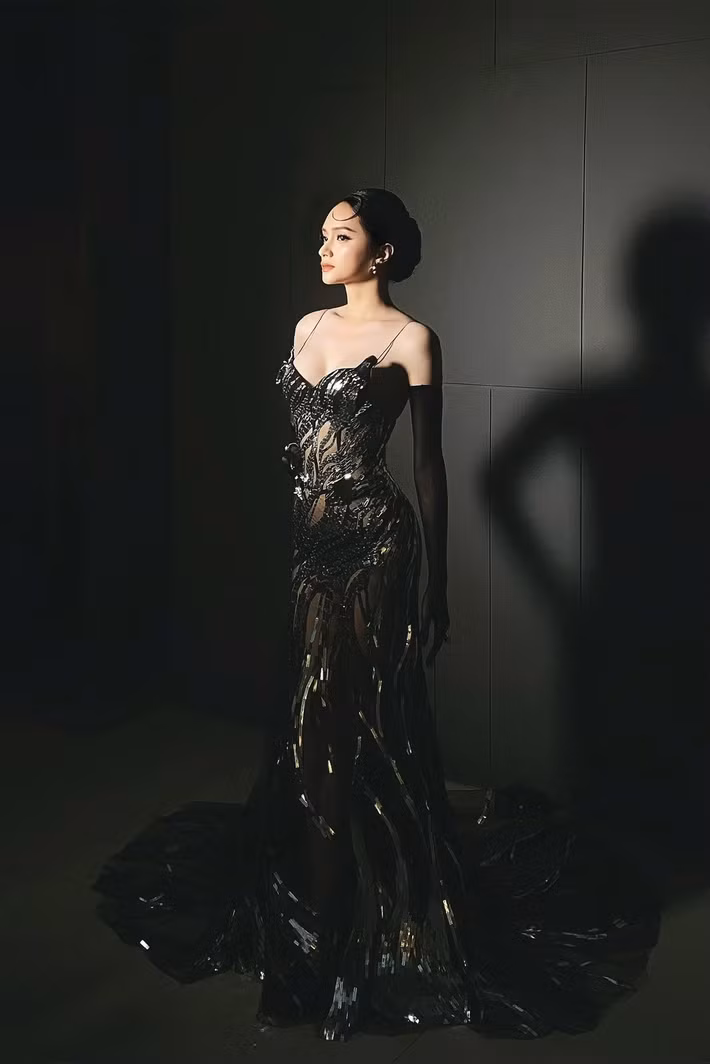 Kinh nghiệm hoạt động lâu năm trong lĩnh vực giải trí, khả năng trình diễn và làm chủ sân khấu được xem là lợi thế nổi bật của Hương Giang tại cuộc thi này. Ảnh: FB Hương Giang.