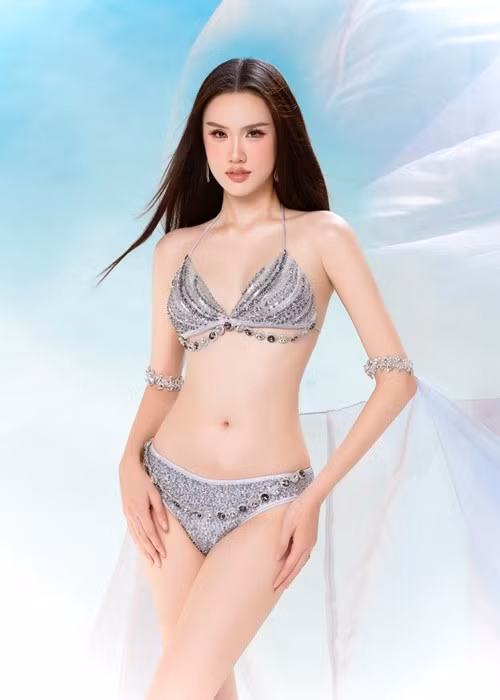 Mỹ Anh chia sẻ trên Vietnamnet, khi thi nhan sắc, cô không ít lần gãy giày cao gót.