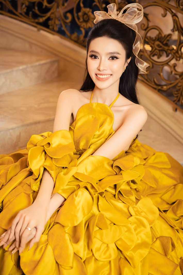 Hạnh Nguyên cho biết, nhìn lại một năm nhiệm kỳ, cô không chỉ thấy sự thay đổi về diện mạo, mà còn là sự trưởng thành trong nhận thức và trách nhiệm với cộng đồng. Ảnh: FB Hạnh Nguyên.