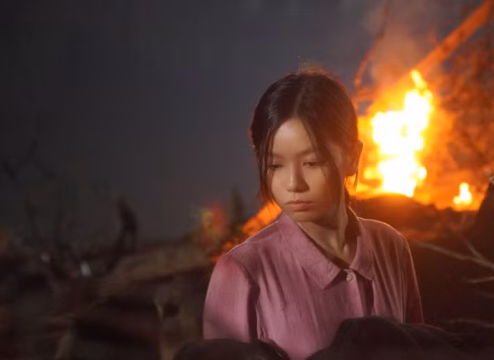 Tính đến sáng ngày 1/9, phim Mưa đỏ có doanh thu 357 tỷ đồng (theo thống kê của Box Office Vietnam - đơn vị thống kê phòng vé độc lập).
