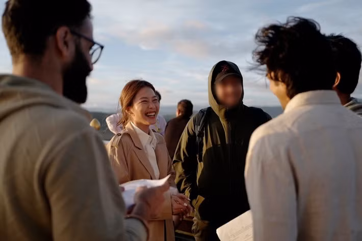 Khả Ngân và Shantanu Maheshwari hợp tác trong phim Vạn dặm yêu em - Love in Vietnam. Mới đây, nữ diễn viên khoe loạt ảnh trên phim trường. Ảnh: Instagram Khả Ngân.