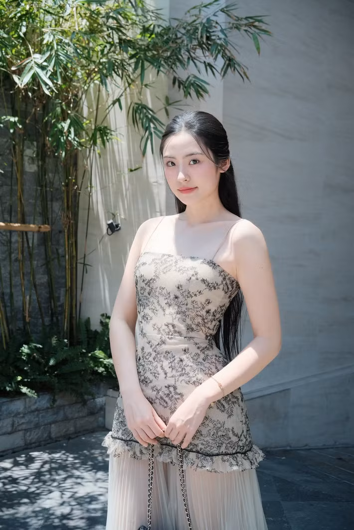 Sau cuộc thi, Vân Nhi thăng hạng nhan sắc lẫn phong cách thời trang.