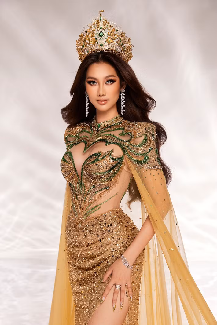 Chia sẻ trên Dân Việt, Quế Anh cho biết, cô luyện tập thể hình, trau dồi kiến thức, kỹ năng giao tiếp và ngoại ngữ. Ảnh: FB Quế Anh.