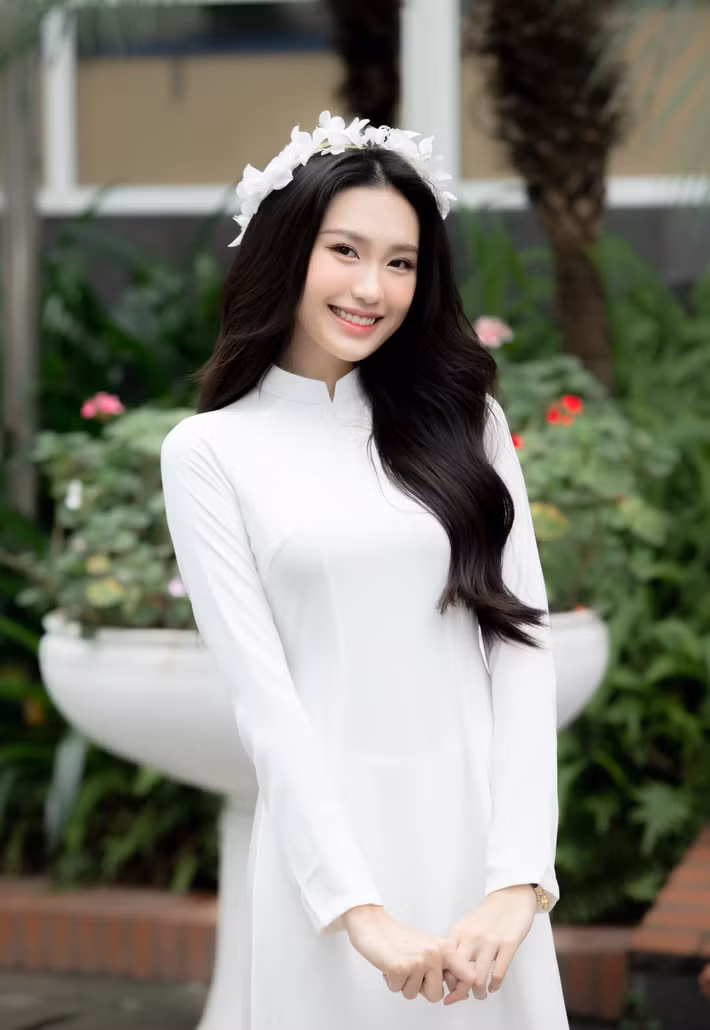 Sức hút bền lâu của Doãn Hải My không chỉ nằm ở nhan sắc mà còn ở học vấn.