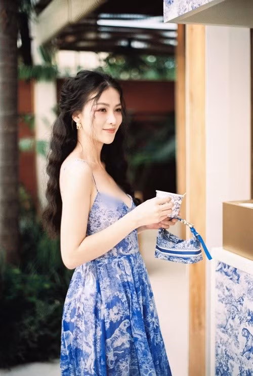 Tháng 11/2024, Phương Khánh đăng ký hiến tạng. Cô nói: "Tôi đã thông báo và chờ sự đồng ý của gia đình trước khi đăng ký hiến tạng. Cơ thể chúng ta rồi sẽ trở về với cát bụi và cho đi để sự sống khác được tiếp diễn là một điều tuyệt vời". Ảnh: FB Phương Khánh.
