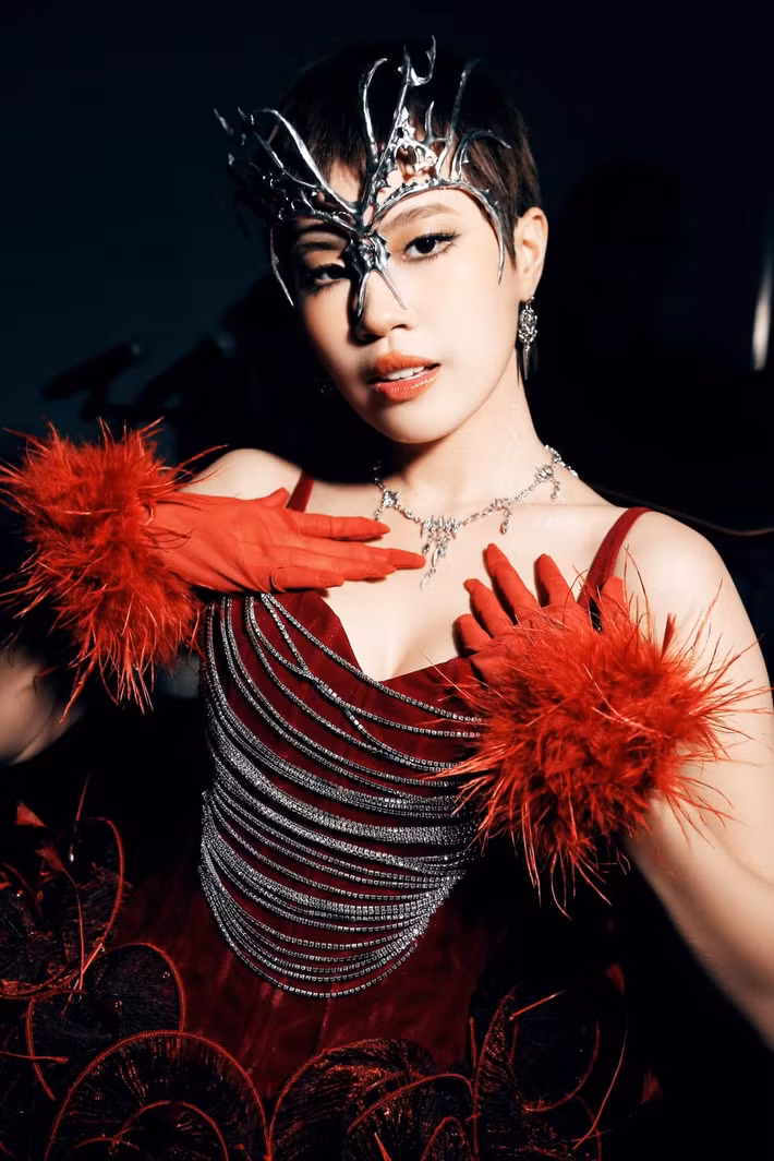 Pháo là một trong những rapper nữ được chú ý của thế hệ mới. Cô được nhiều khán giả biết đến qua ca khúc “2 phút hơn”, sau đó tiếp tục phát triển các sản phẩm âm nhạc và mở rộng hoạt động nghệ thuật.