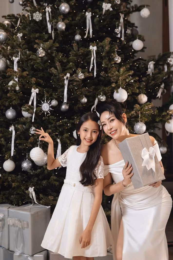 Bên cạnh sự trưởng thành, Viann còn bộc lộ cá tính rõ nét. Hà Kiều Anh nhận xét: “Đằng sau vẻ ngoài hiền dịu ấy lại là một cô gái vô cùng cá tính và quyết đoán. Một khi con đã có chính kiến thì chẳng ai dễ dàng lay chuyển được, kể cả mẹ! Nhiều lúc cũng đau đầu, nhức óc lắm”.