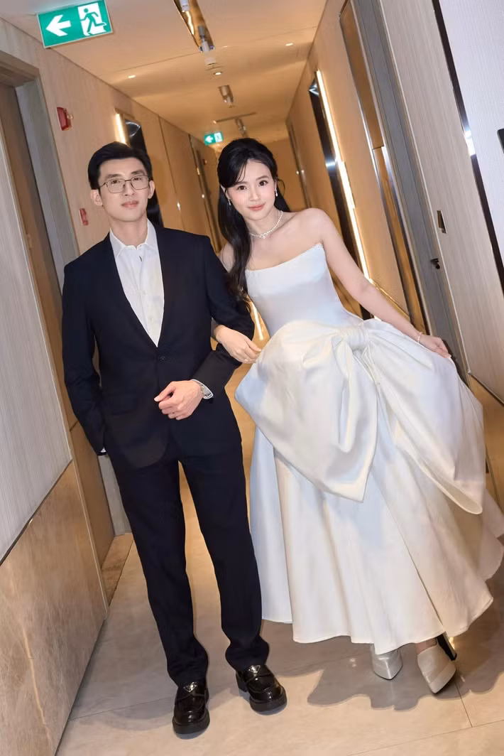Sau kết hôn, Midu vẫn duy trì công việc giảng dạy, kinh doanh và tham gia các hoạt động giải trí. Cô đồng thời đảm nhận vai trò giám khảo, hội đồng chấm thi tại một số cuộc thi trong ngành thiết kế. Minh Đạt tiếp tục giữ vai trò chủ chốt tại công ty gia đình.