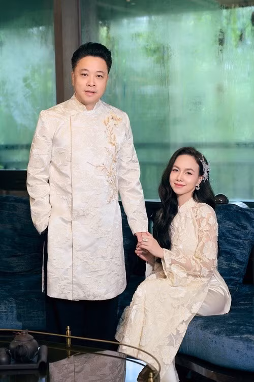 Ở khâu sản xuất, cô phụ trách lập kế hoạch, dự trù ngân sách và phân bổ từng hạng mục, đồng thời chuẩn bị nhiều phương án dự phòng để xử lý tình huống. Trước mỗi quyết định, nữ diễn viên đều tham khảo ý kiến đạo diễn, bởi chỉ một thay đổi nhỏ cũng có thể ảnh hưởng đến chất lượng và yếu tố sáng tạo của bộ phim.