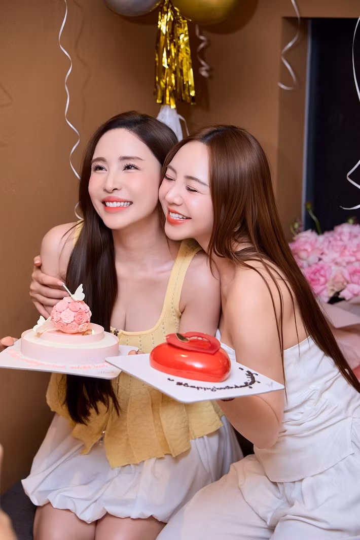 Quỳnh Nga nhận lời chúc mừng sinh nhật từ đàn em. "Chúc mừng sinh nhật người chị của tôi", Quỳnh Kool viết. Ảnh: FB Quỳnh Kool.