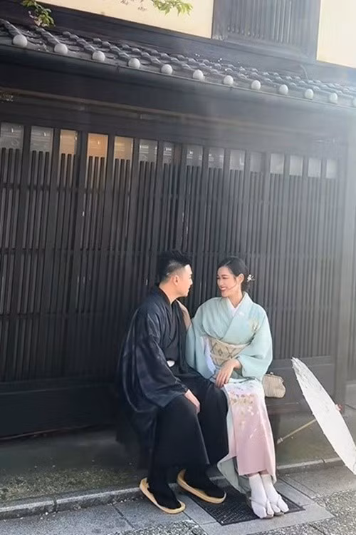 Sau hôn lễ, mọi động thái của Đỗ Thị Hà đều nhận được sự quan tâm của công chúng, đặc biệt là cuộc sống đời thường của cô bên chồng doanh nhân Nguyễn Viết Vương. Ảnh: Vietnamnet.
