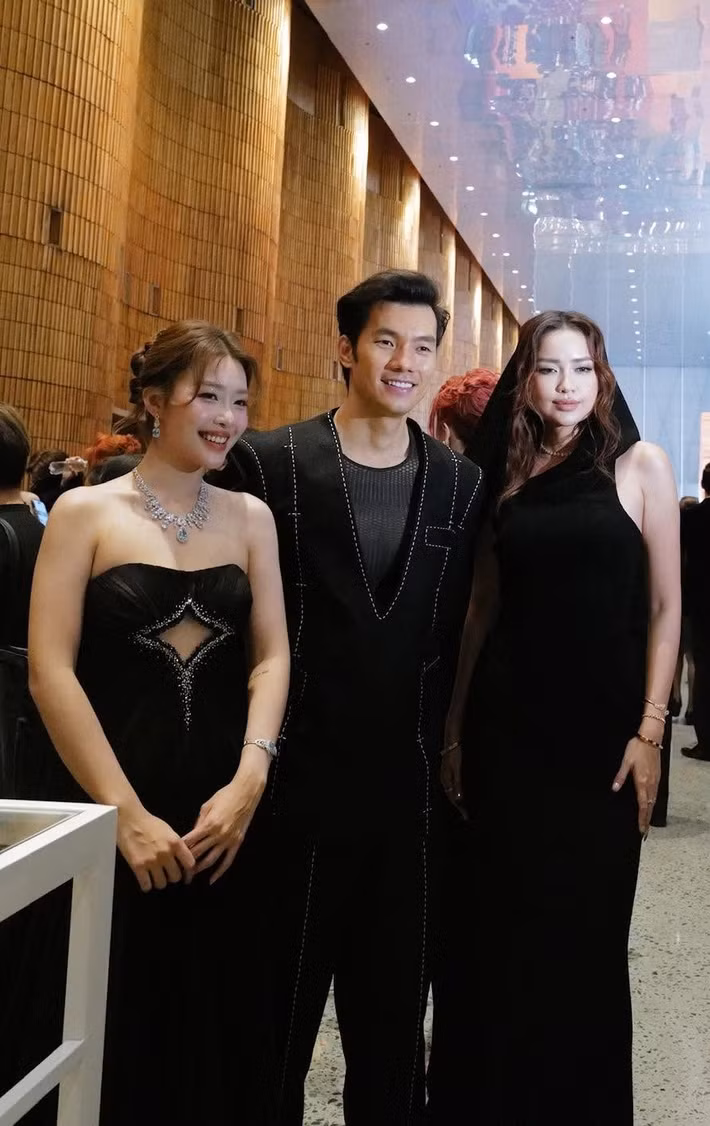 Bên cạnh các cuộc gặp gỡ trong giới giải trí, hai nghệ sĩ còn có dịp đồng hành ở hoạt động thể thao. Ảnh: FB Khả Ngân.