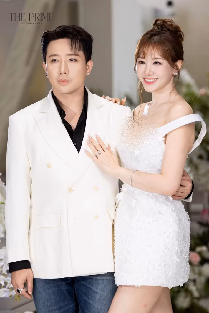 Hari Won từng chia sẻ lời nhắn nhân dịp kỷ niệm 10 năm yêu nhau, gọi Trấn Thành là bạn đời, đồng chí và người bạn thân nhất cuộc đời. Ảnh: FB Trấn Thành.