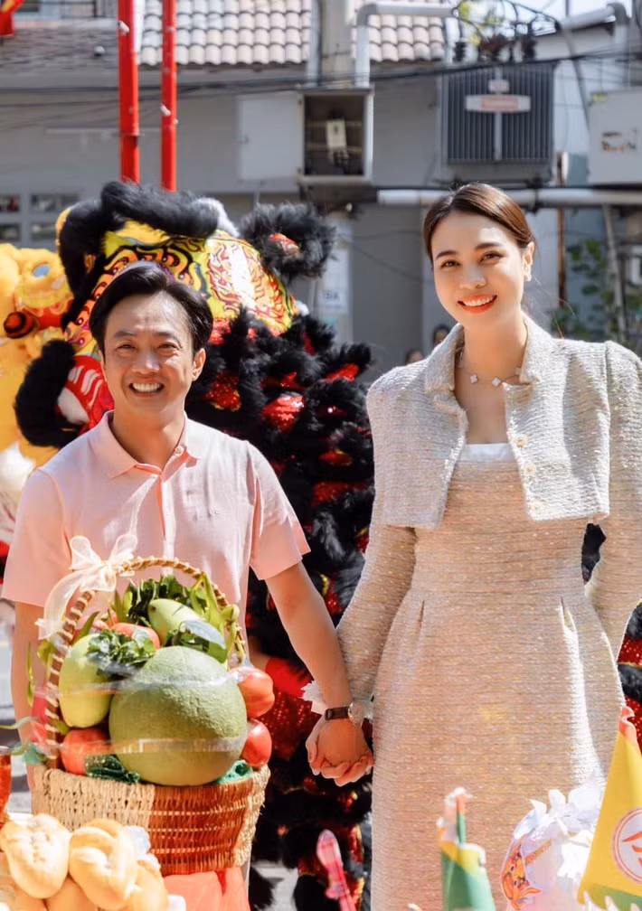 Đàm Thu Trang - Cường Đô La trải qua 2 năm hẹn hò trước khi tổ chức đám cưới vào năm 2019. Trong khi Cường Đô La là doanh nhân, Đàm Thu Trang từng là người mẫu, ca sĩ. Ảnh: FB Đàm Thu Trang.