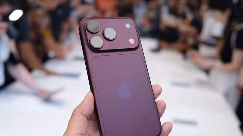 Apple đổi lịch ra mắt iPhone, thị trường liên tục xuất hiện mẫu mới