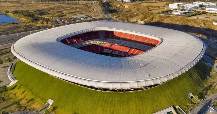 Estadio Akron là một trong ba sân vận động của Mexico được vinh dự lựa chọn để đăng cai các trận đấu tại World Cup 2026. Nơi đây sẽ diễn ra bốn trận tranh tài, bao gồm cả màn chạm trán ở vòng bảng của nước đồng chủ nhà Mexico với tuyển Hàn Quốc. Đây cũng là một trong 16 địa điểm tổ chức World Cup 2026 trải dài khắp ba quốc gia Mỹ, Canada và Mexico, đồng thời là sân vận động có sức chứa khiêm tốn nhất trong số ba đại diện của Mexico được sử dụng vào mùa hè năm nay. (Ảnh: Xenia events)