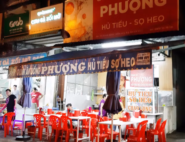 Giám định ôtô biển số xanh bị xã đội trưởng đập phá ở Cà Mau Giam dinh oto bien so xanh bi xa doi truong dap pha o Ca Mau