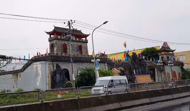 Thuê đất khu công nghiệp để xây tượng dát 88 lượng vàng kinh doanh tâm linh? - Hình 9 Thue dat khu cong nghiep de xay tuong dat 88 luong vang kinh doanh tam linh?-Hinh-9