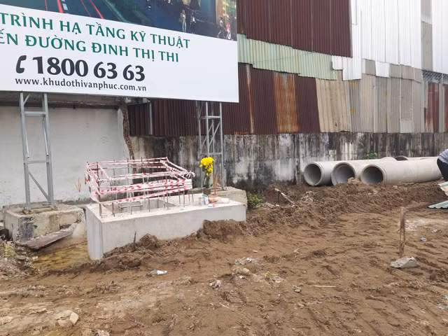 Phát hiện thi thể trẻ sơ sinh trong bọc nylon bị chôn dưới công trình ở Sài Gòn - Hình 2 Phat hien thi the tre so sinh trong boc nylon bi chon duoi cong trinh o Sai Gon-Hinh-2
