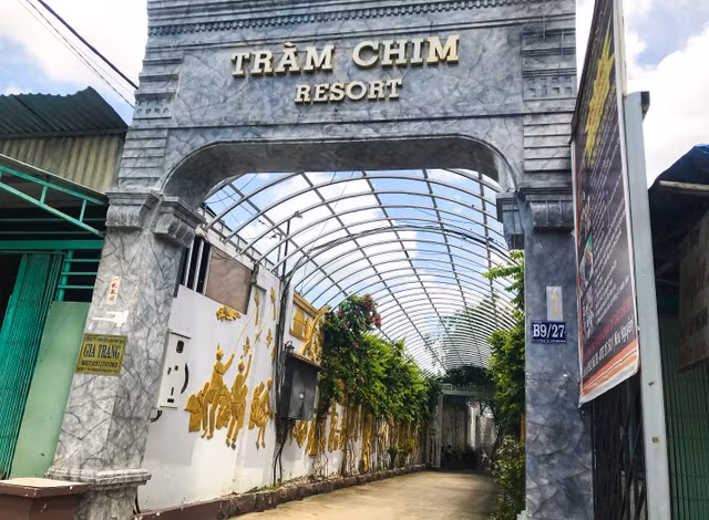 Cận cảnh Gia Trang quán - Tràm Chim Resort xây trái phép bị yêu cầu cưỡng chế - Hình 5 Can canh Gia Trang quan - Tram Chim Resort xay trai phep bi yeu cau cuong che-Hinh-5