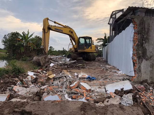 UBND tỉnh Cà Mau: Chủ tịch Nguyễn Tiến Hải bị vu khống - Hình 2 UBND tinh Ca Mau: Chu tich Nguyen Tien Hai bi vu khong-Hinh-2