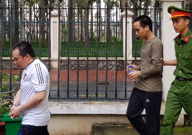 Đại úy công an chở thuốc lá lậu ở Sóc Trăng Dai uy cong an cho thuoc la lau o Soc Trang
