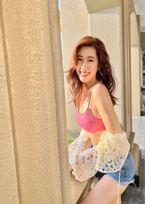 Thuy Ngan va nhung lan khoe duong cong nuot na-Hinh-9